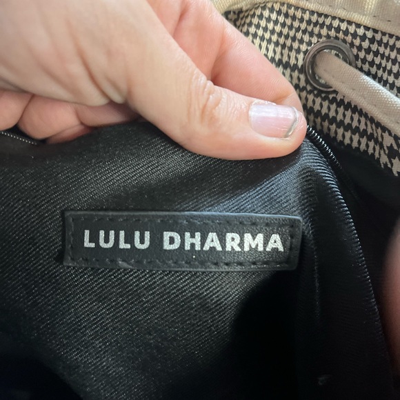 Lulu Dharma White and black backpack purse used a few times - Picture 2 of 4